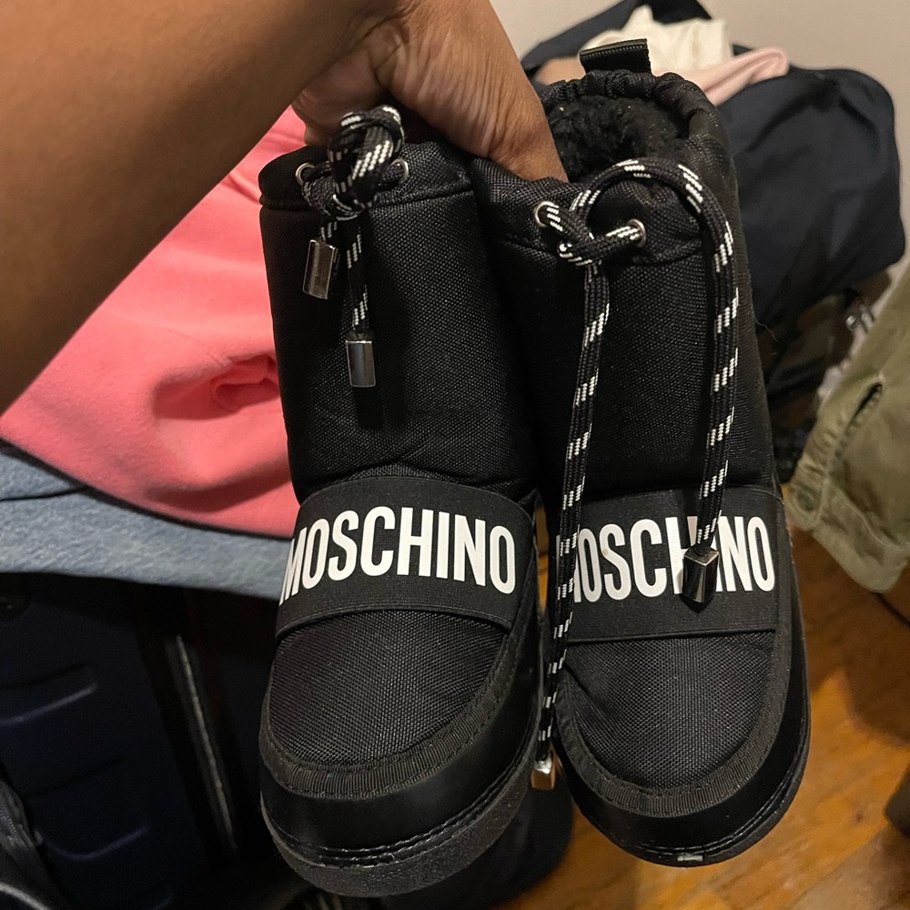 Moschino Black Logo Moon Boots - Picture 3 of 4